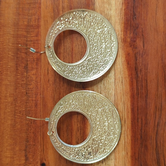 🤍 White and Gold Earrings - Picture 2 of 3